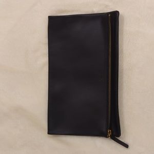 EVERLANE Foldover Pouch (Black)